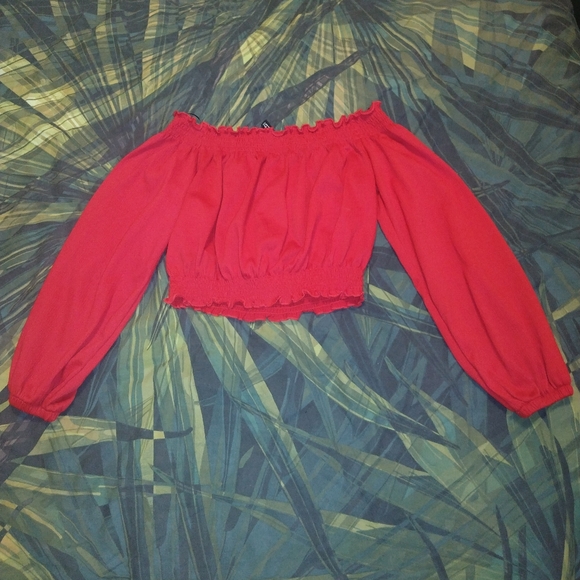 Beautiful divided H&M puff sleeve crop top - Picture 3 of 3